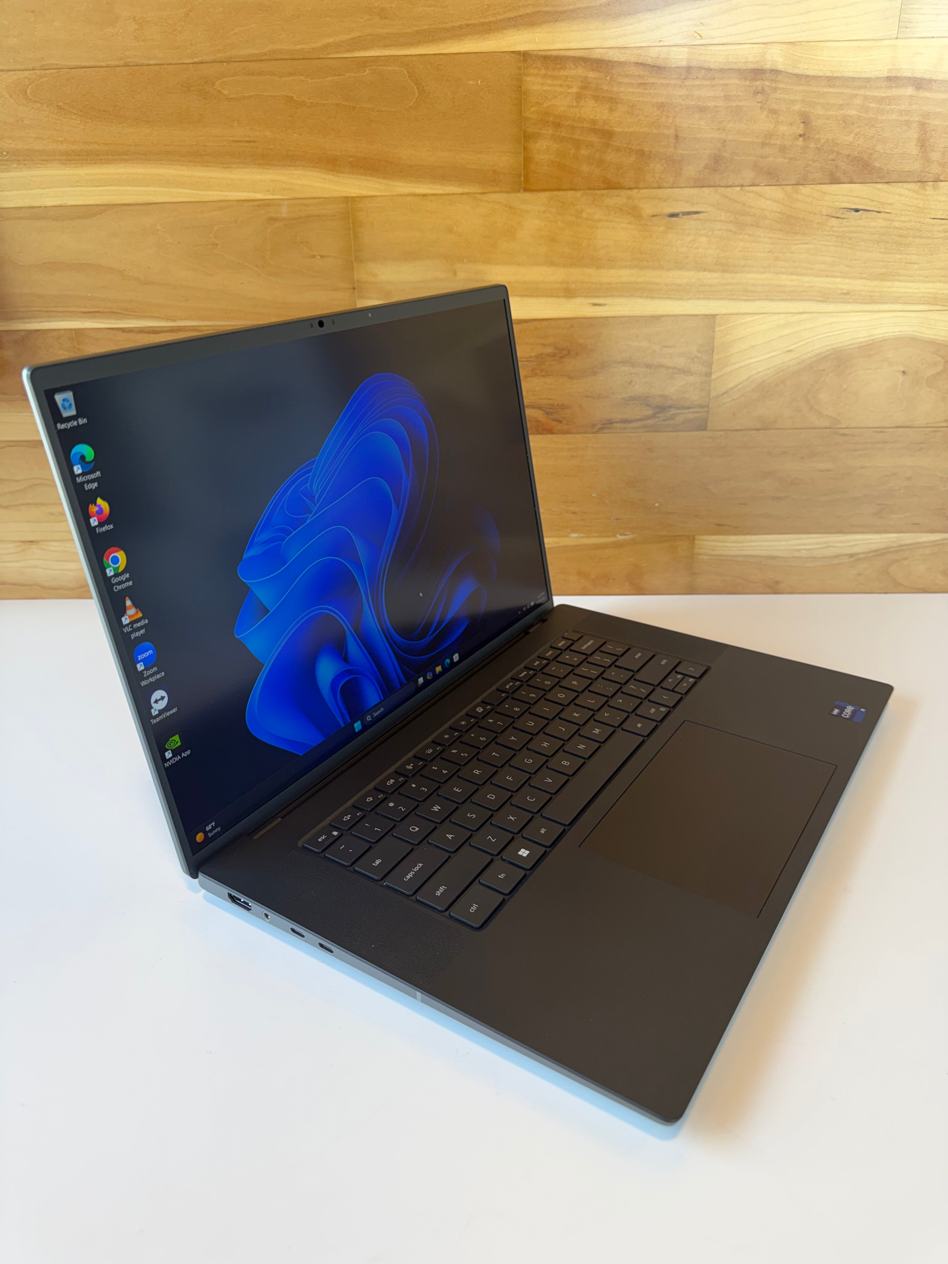Dell Precision 5680 - Thumbnail 2