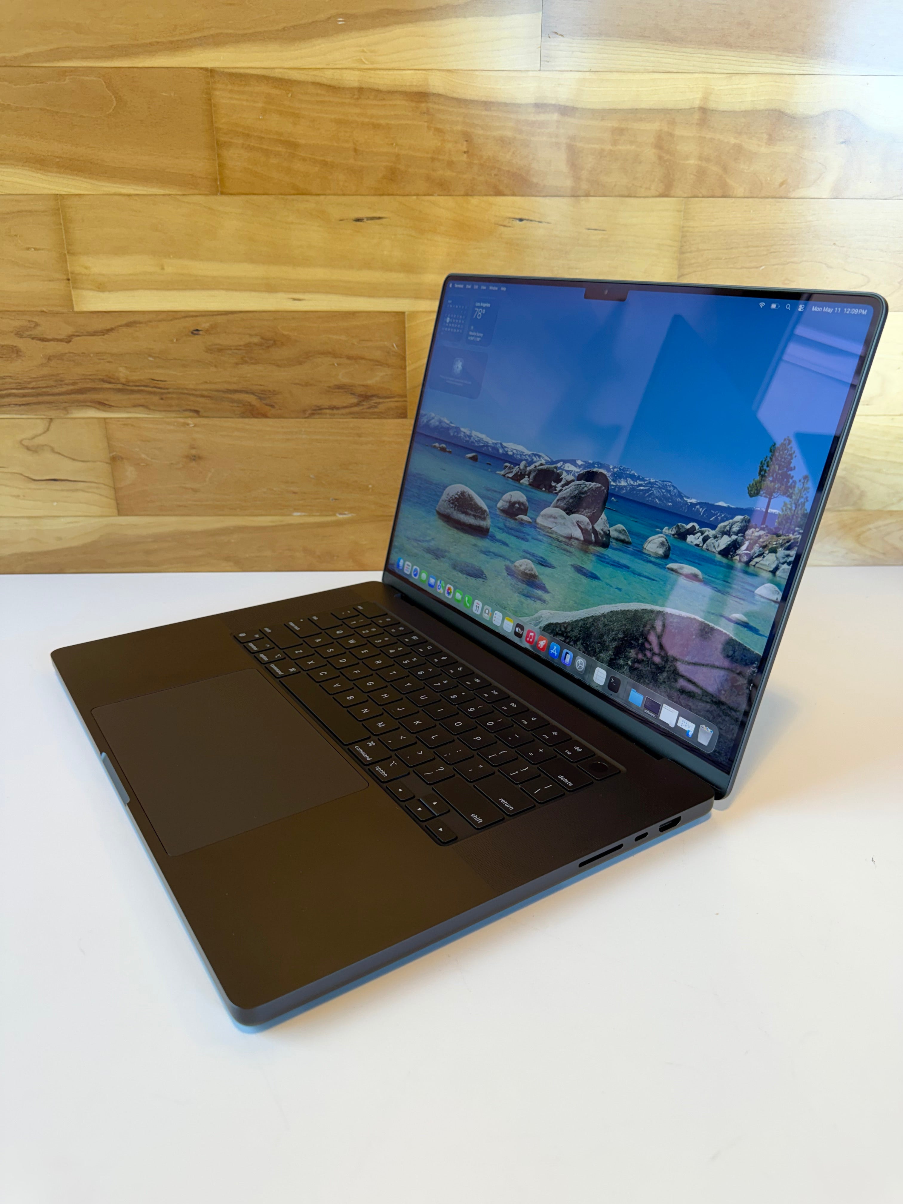 16-inch MacBook Pro M4 Max 64GB 2TB, New | DC Computers