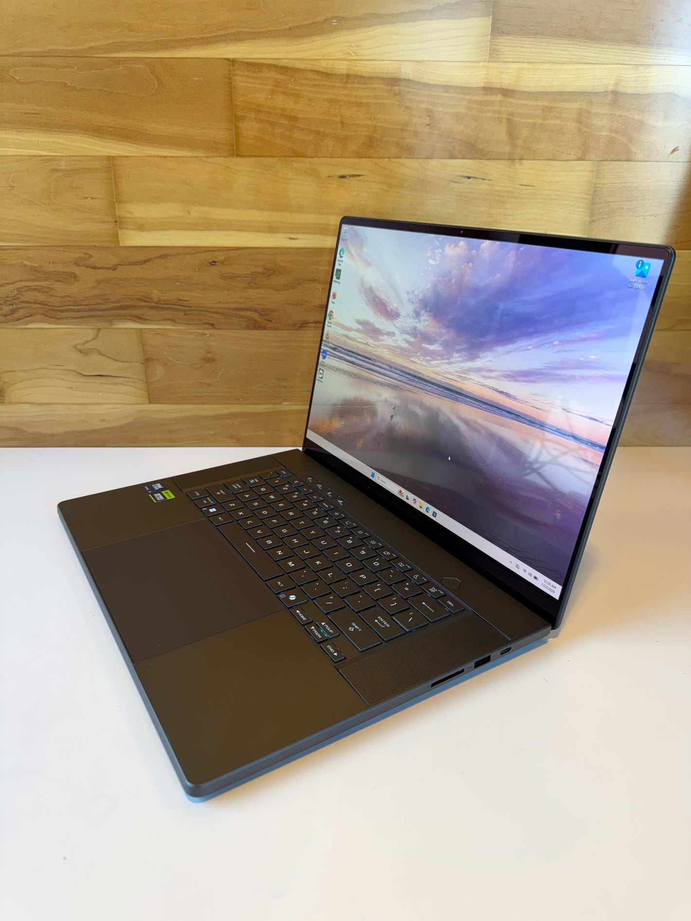 New Open Box Asus ROG | Intel Ultra 9 285H | 16GB DDR5 RAM | 8GB NVIDIA RTX 5070 | 8GB Intel Arc Graphics | 1TB NVMe SSD | Windows 11 Home