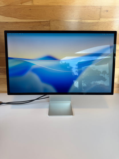Apple Studio Display 27" | Standard Glass | Tilt-Adjustable Stand