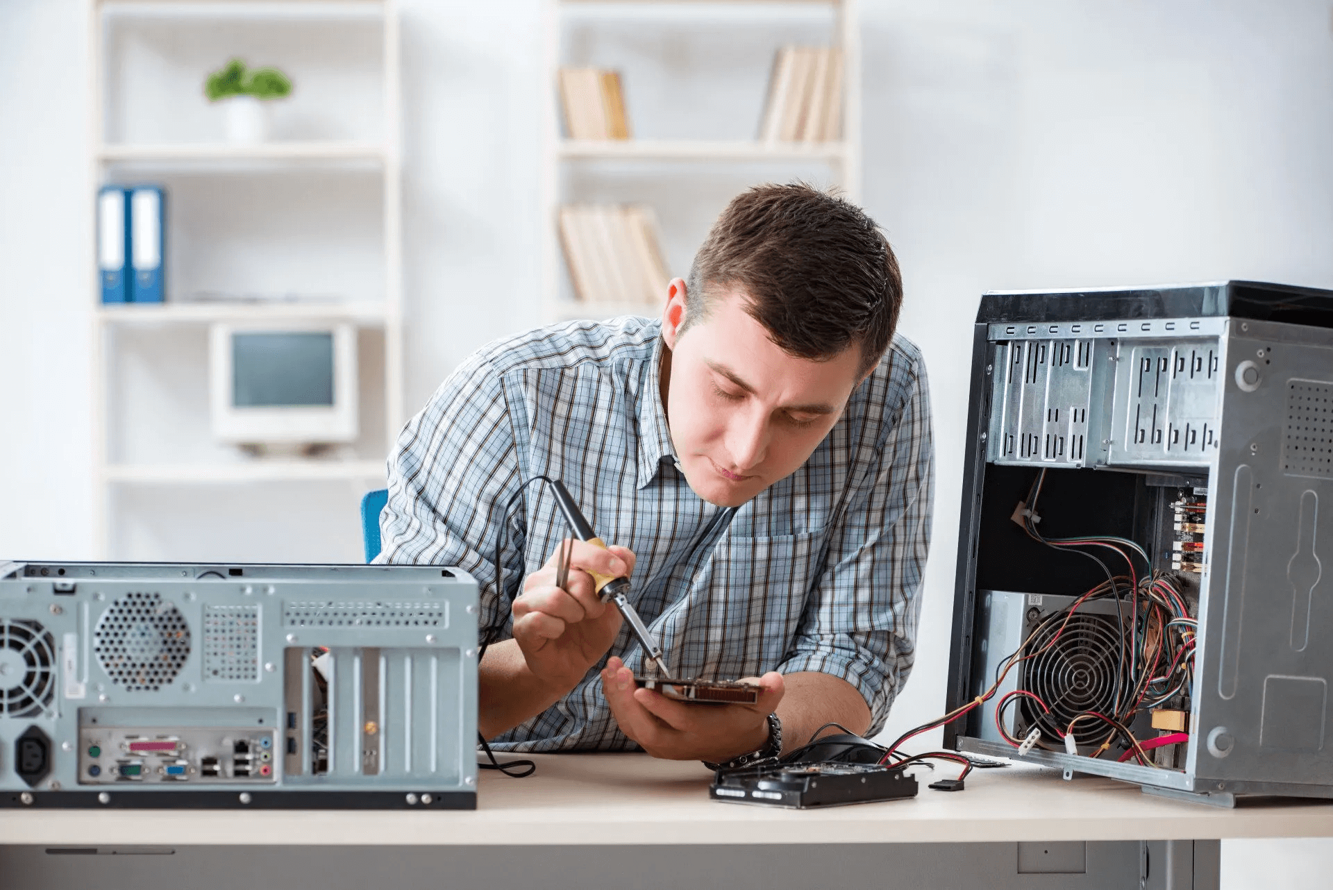 Is your old computer starting to give you trouble? Read here to know the signs that it's time for you to take your used computer to a repair shop.